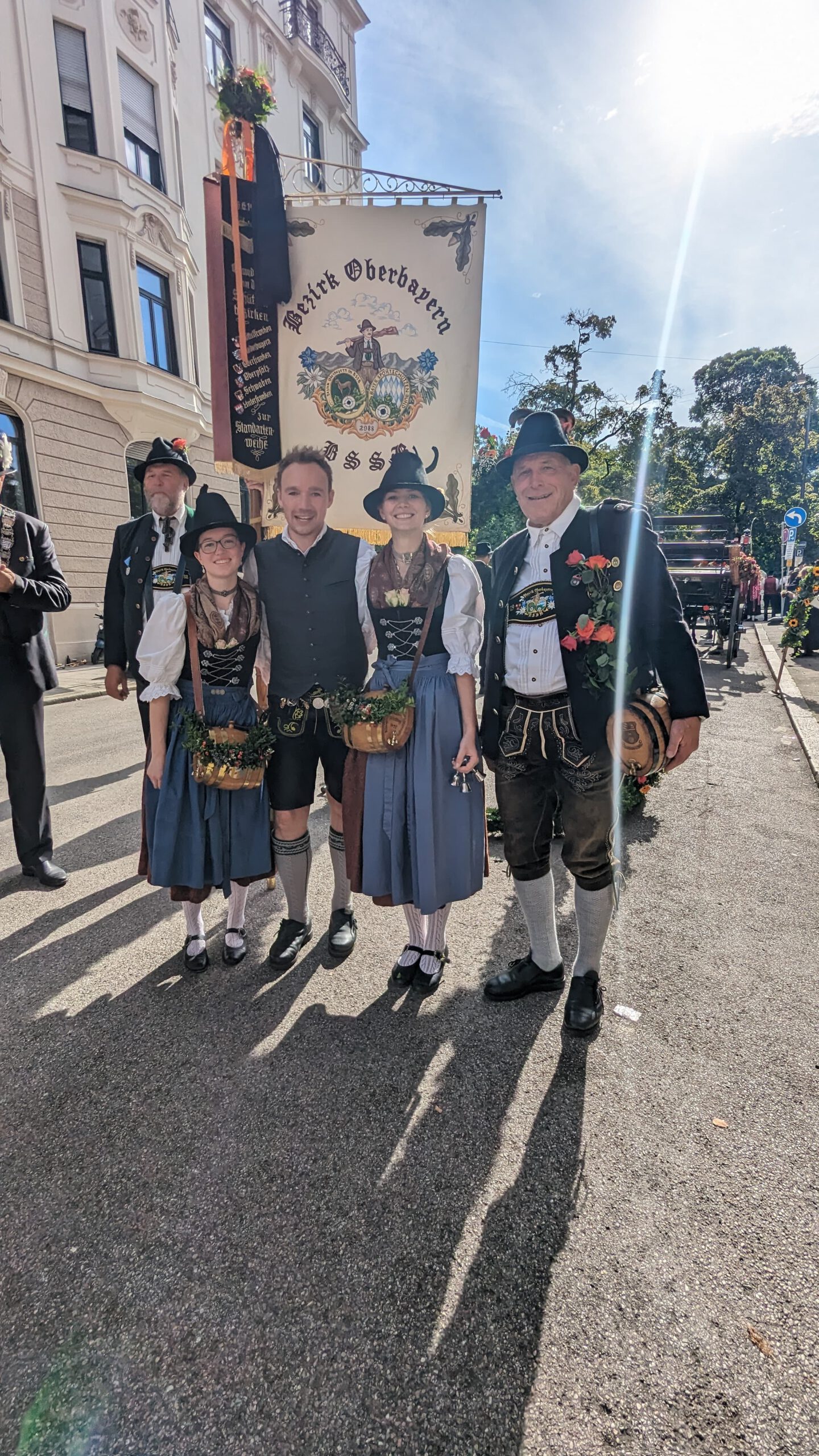 You are currently viewing Ruhpoldinger Marketenderinnen beim Oktoberfestzug in München 2023