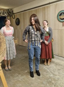 Mehr über den Artikel erfahren Die Dorfschützenkette 2025 trägt jetzt Christine Mühlthaler, der Burschenverein holt den Gesamtsieg